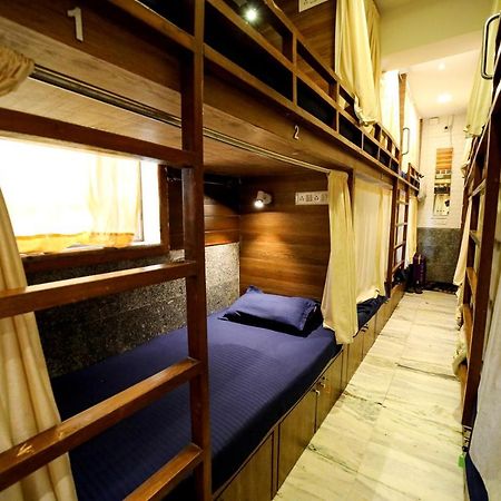 Maple Social Hubz-Hostel Mumbai Exterior photo