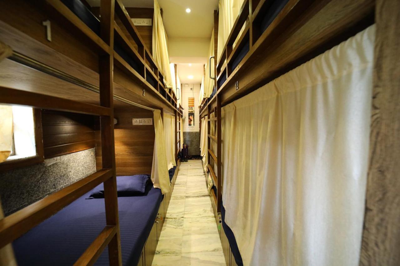 Maple Social Hubz-Hostel Mumbai Exterior photo