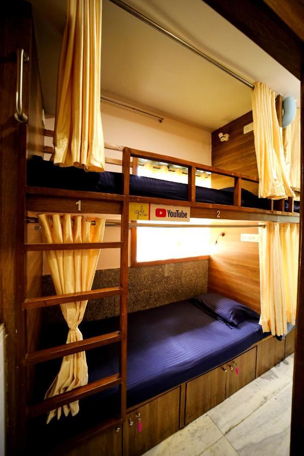 Maple Social Hubz-Hostel Mumbai Exterior photo